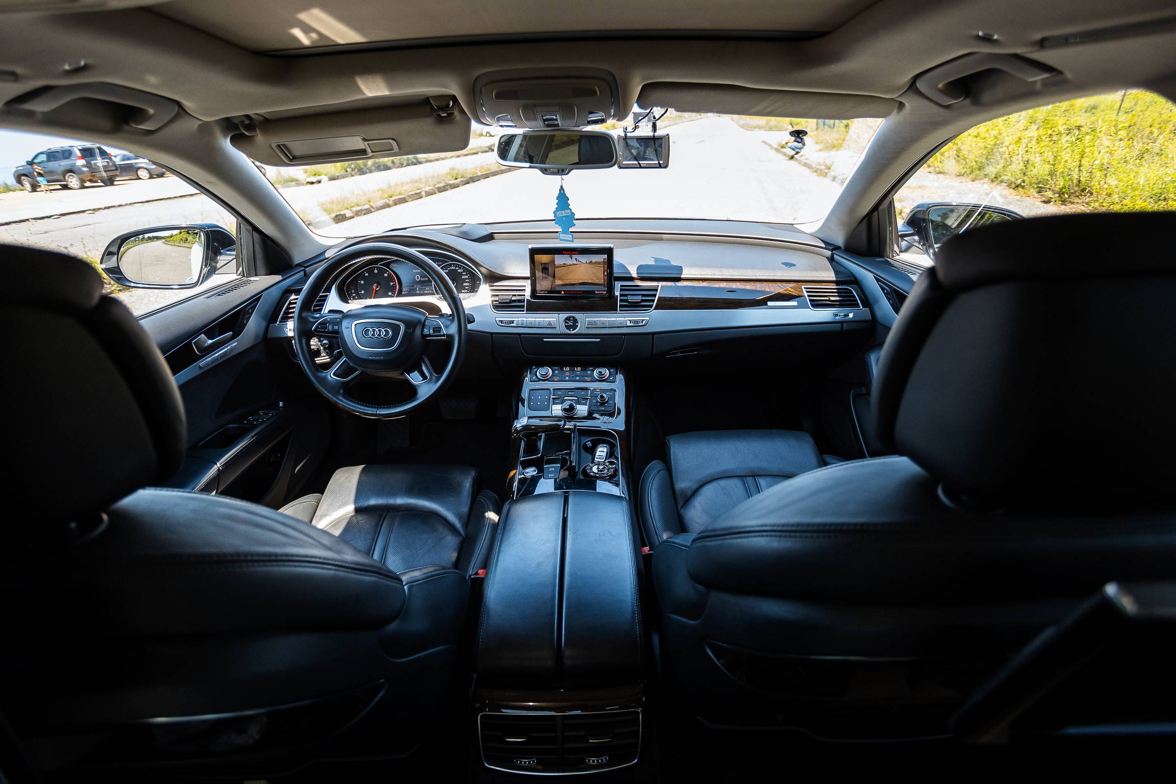 Audi A8 фото 8