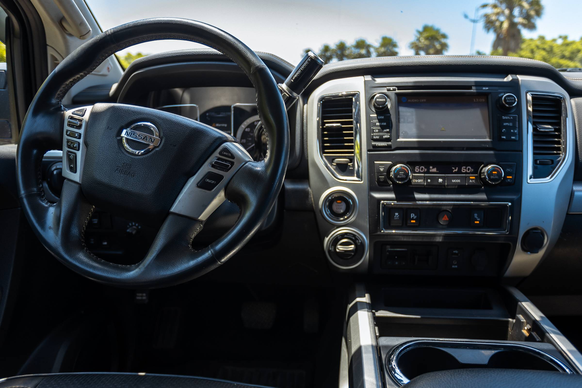 Nissan Titan фото 8