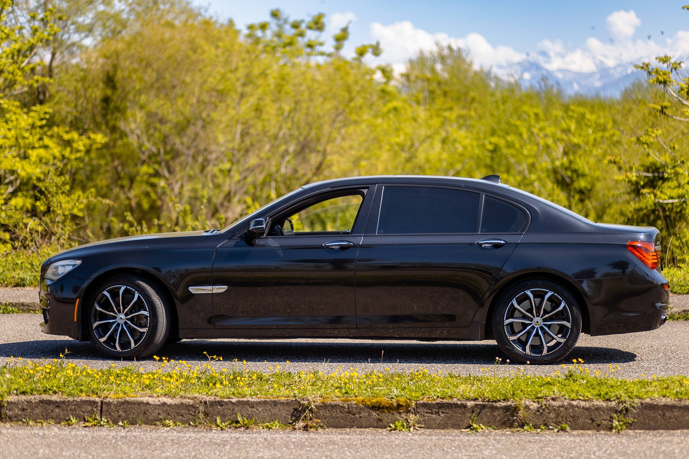 BMW 7 Series фото 9