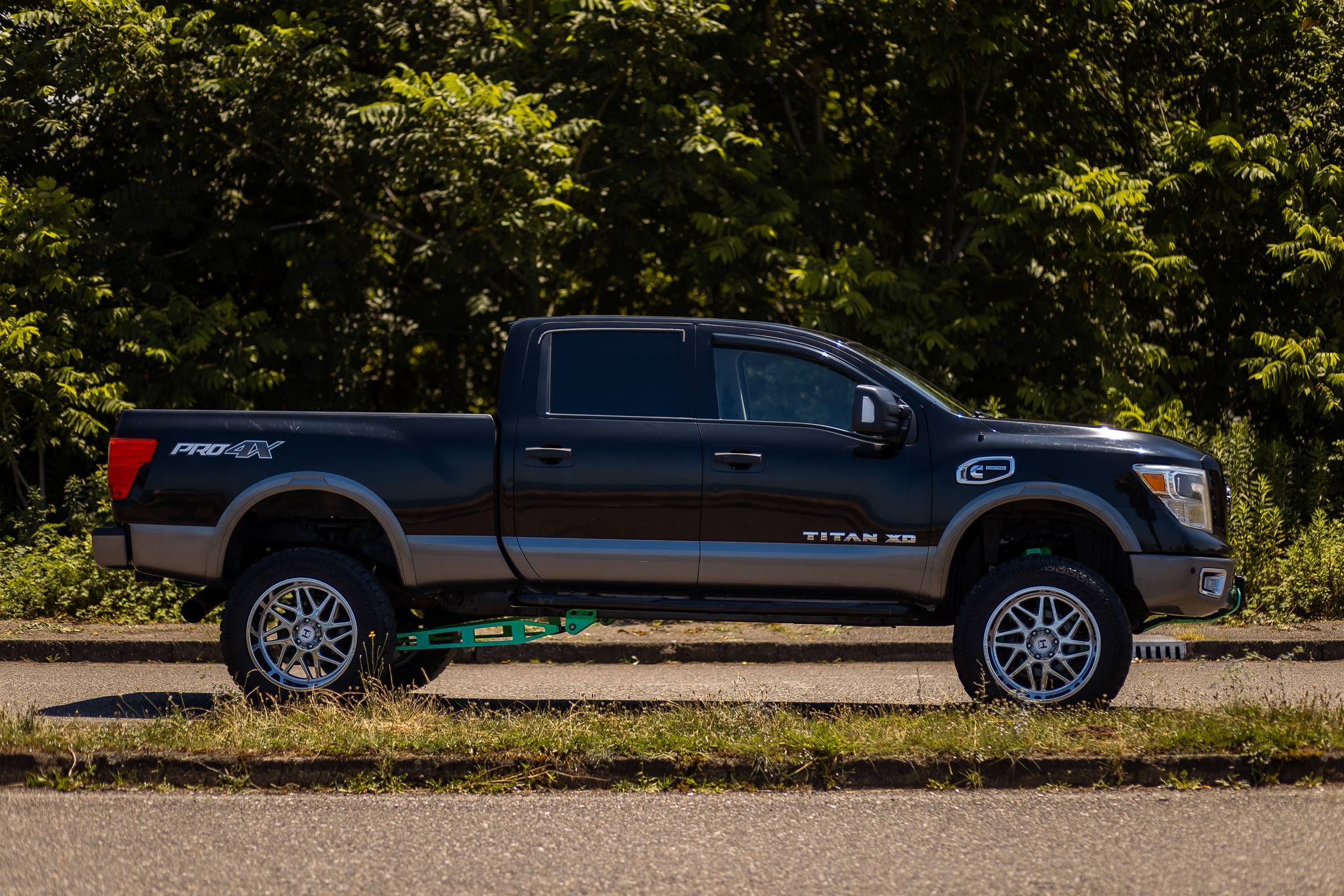 Nissan Titan фото 10