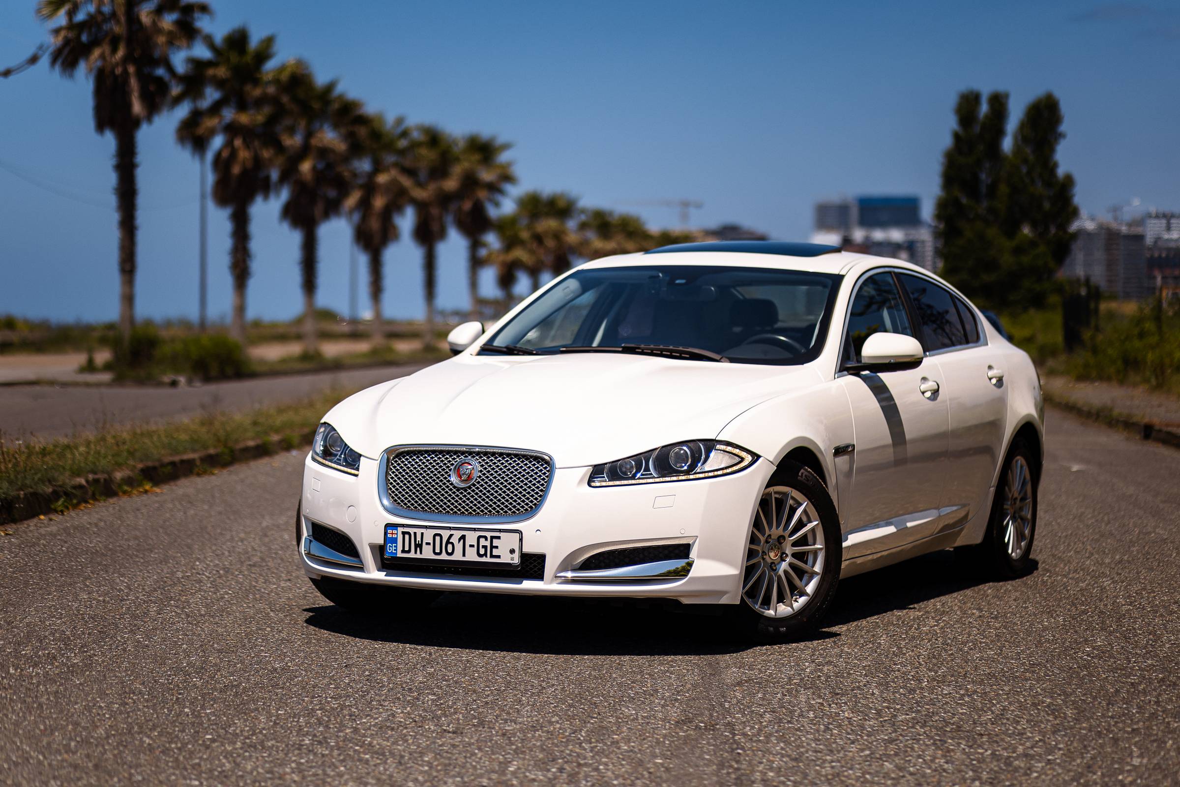 Jaguar XF фото 1