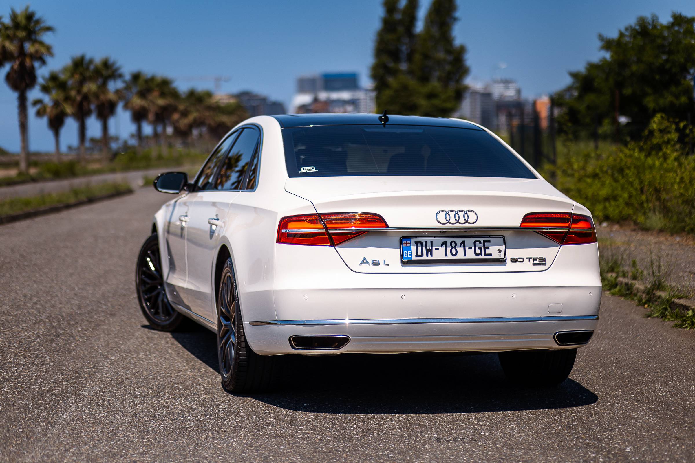 Audi A8 фото 4