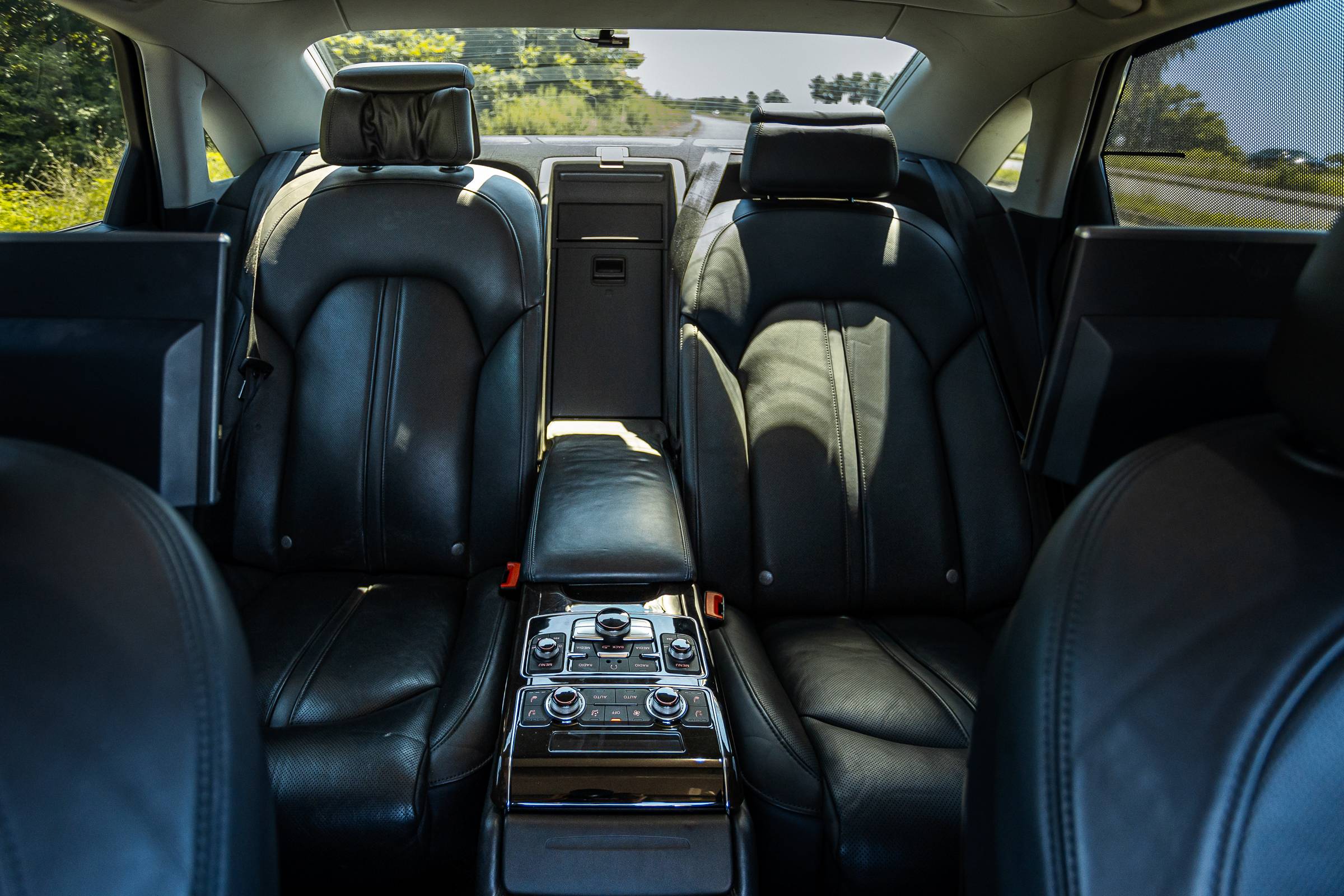 Audi A8 фото 9