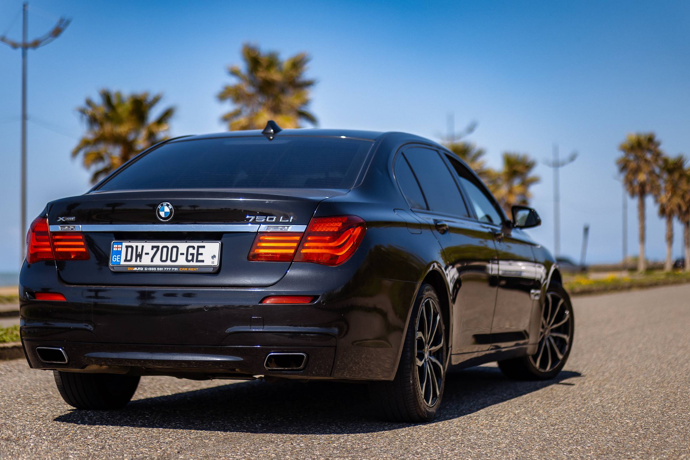 BMW 7 Series фото 8