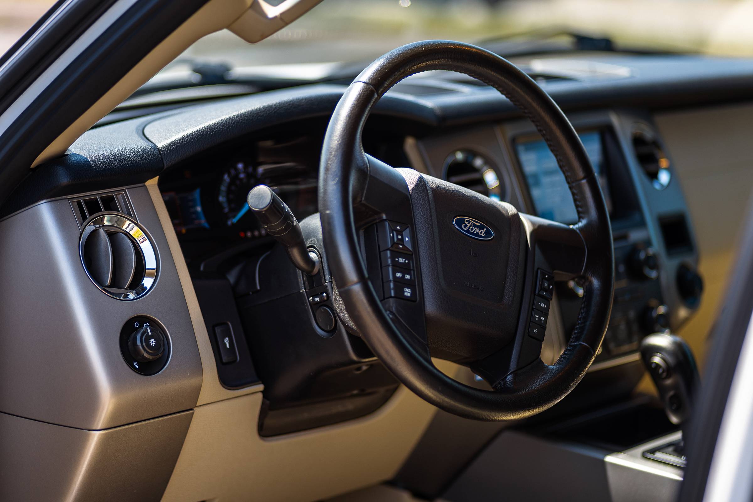 Ford Explorer фото 10