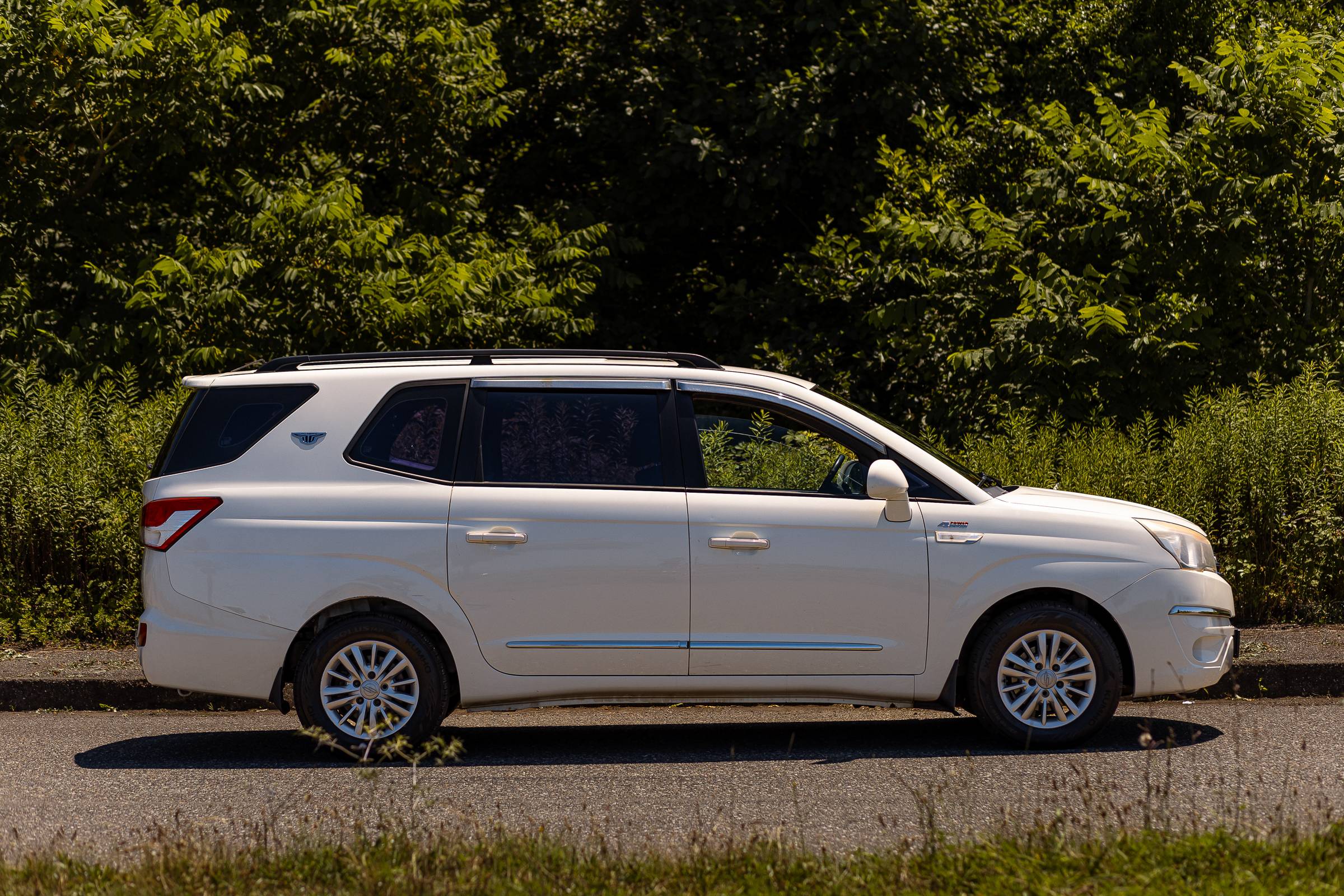 SsangYong Rodius фото 3