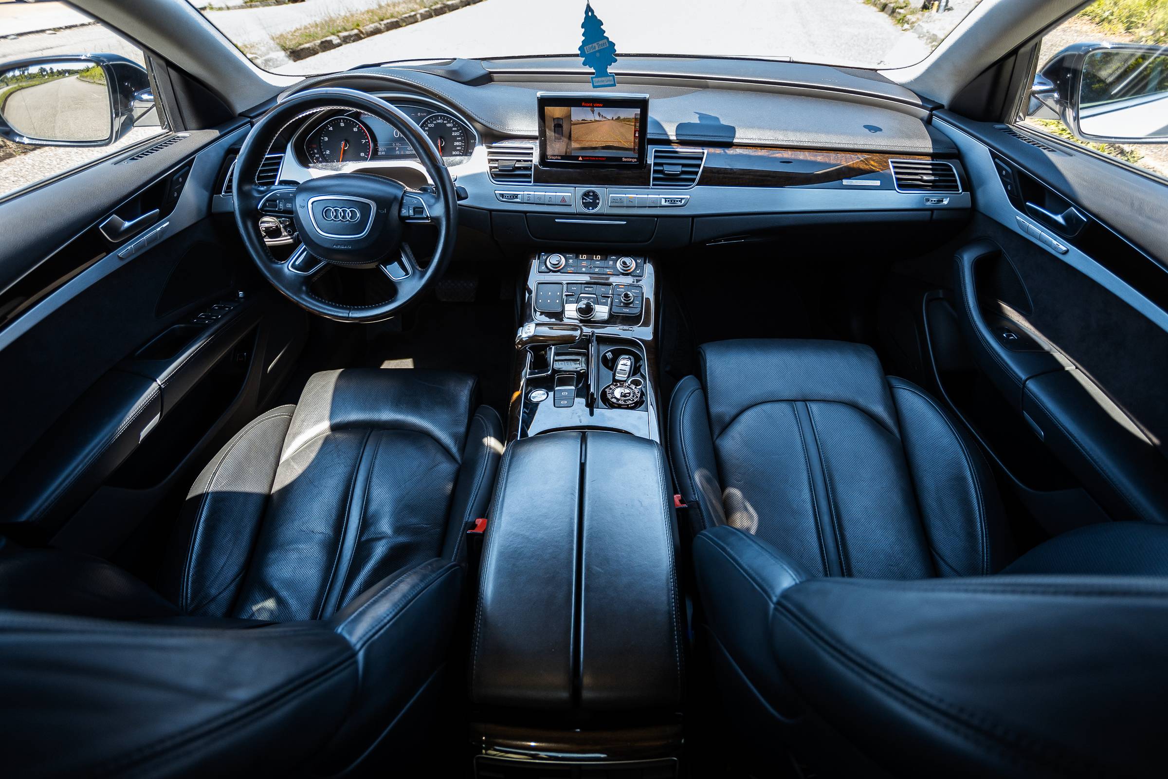 Audi A8 фото 6