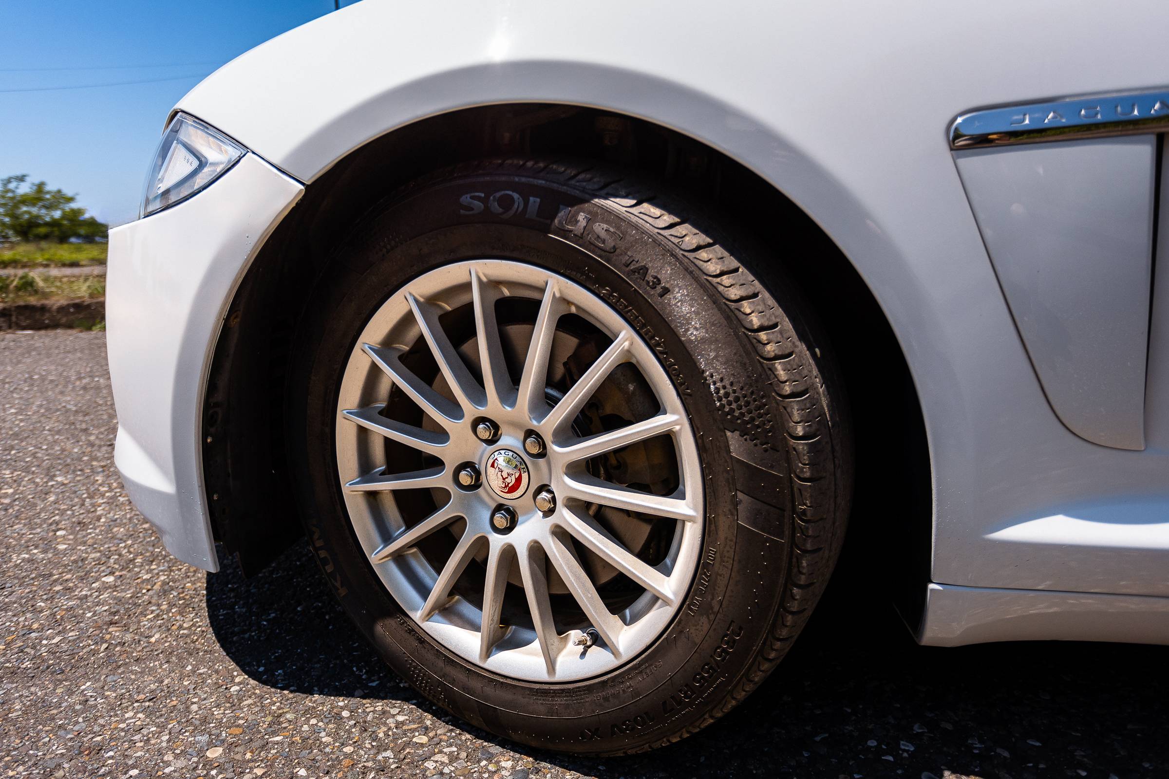 Jaguar XF фото 2