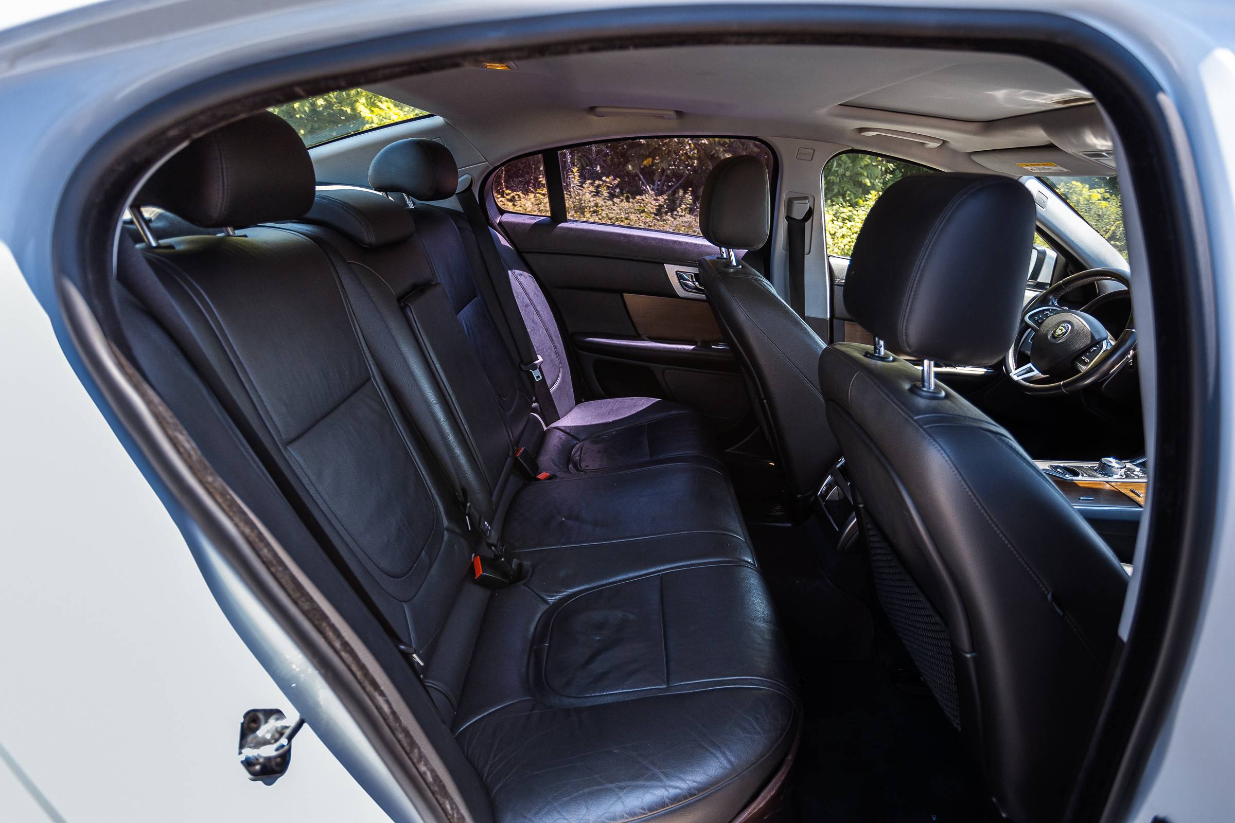 Jaguar XF фото 8