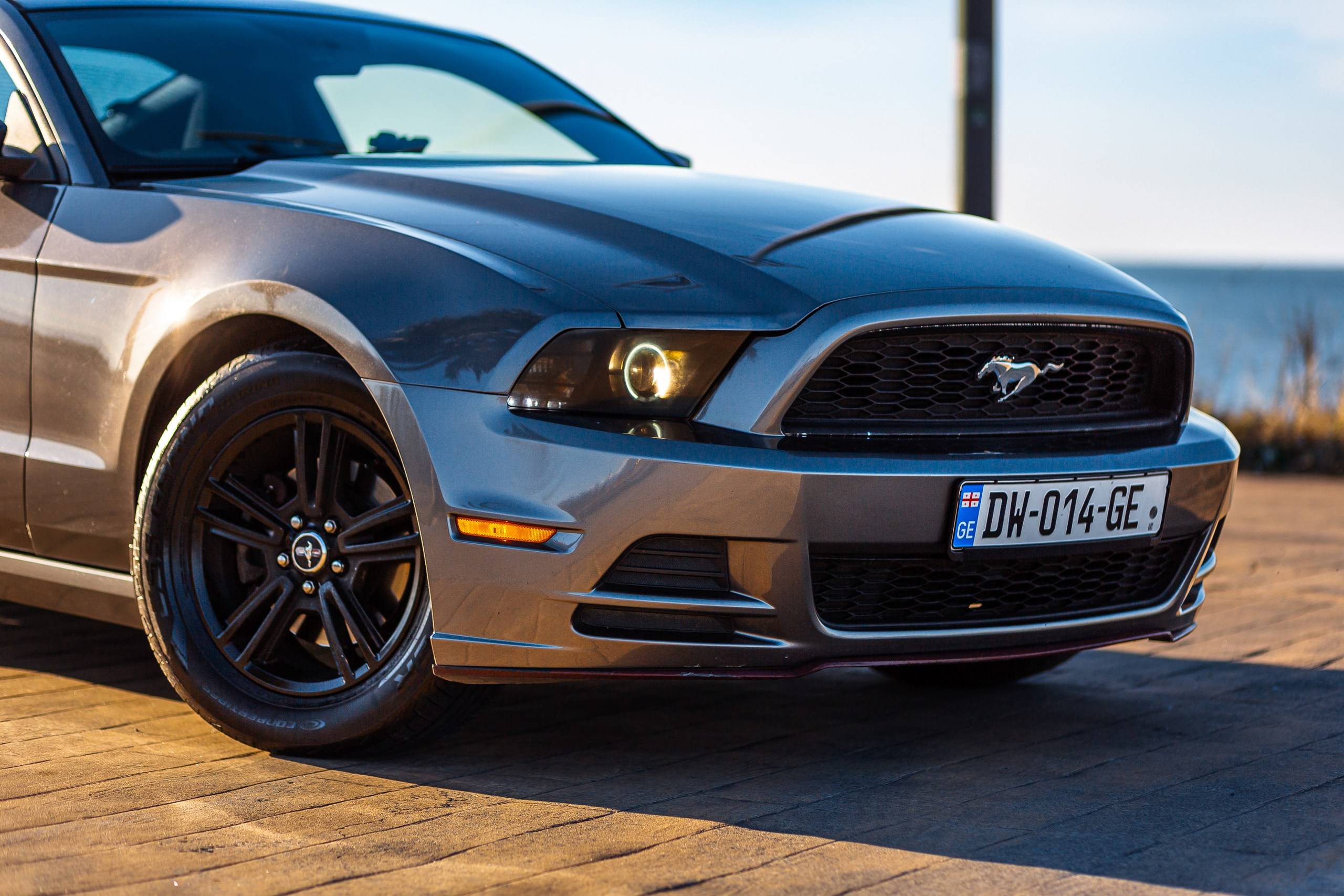 Ford Mustang фото 2